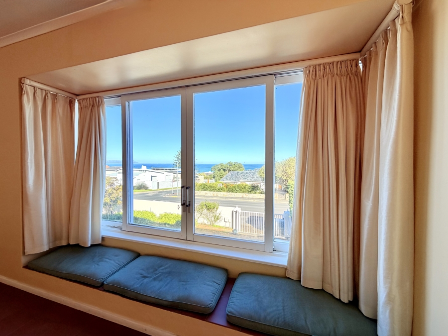 4 Bedroom Property for Sale in Voelklip Western Cape